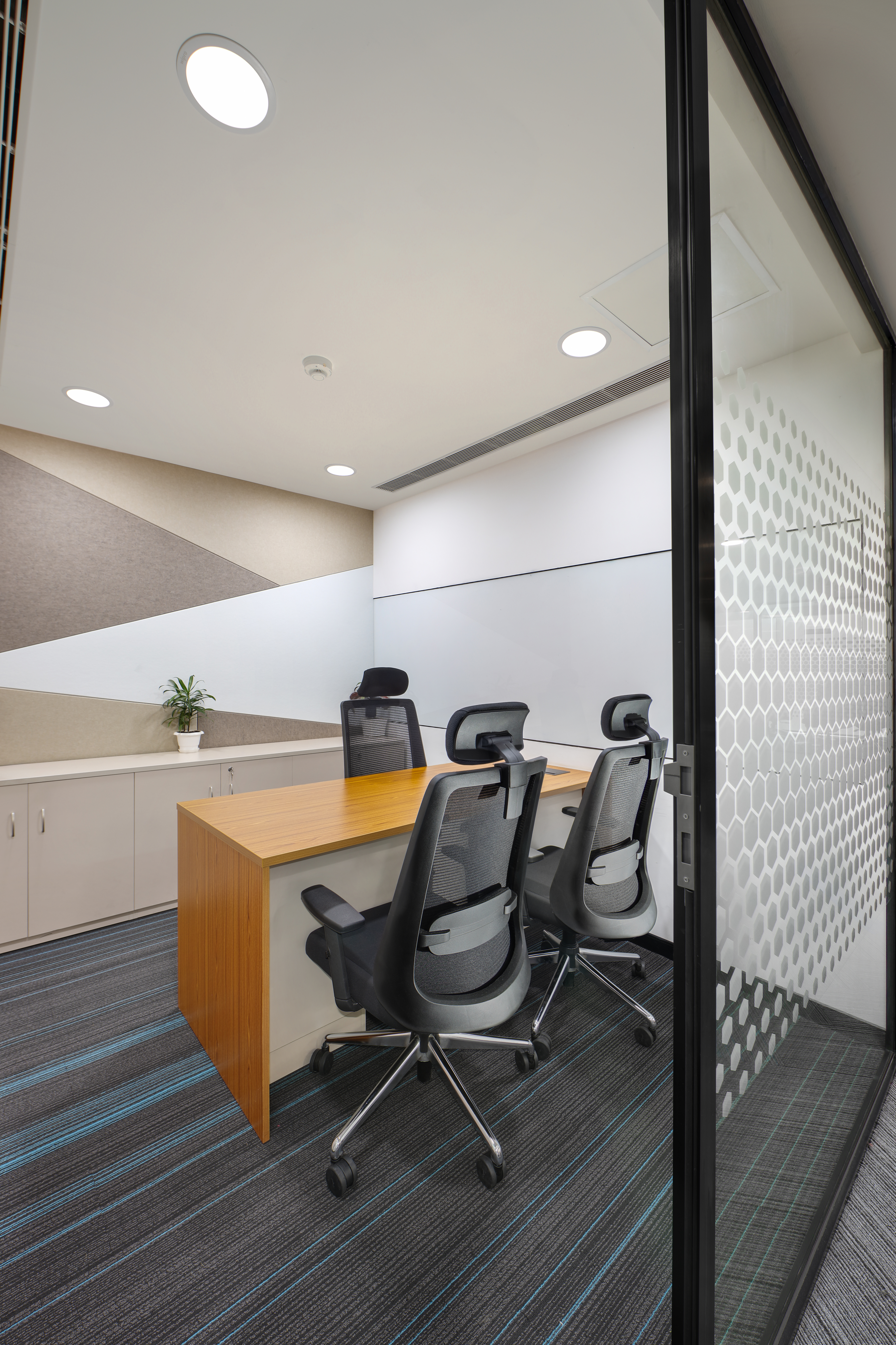 Senior consultant cabin interior at MSC office