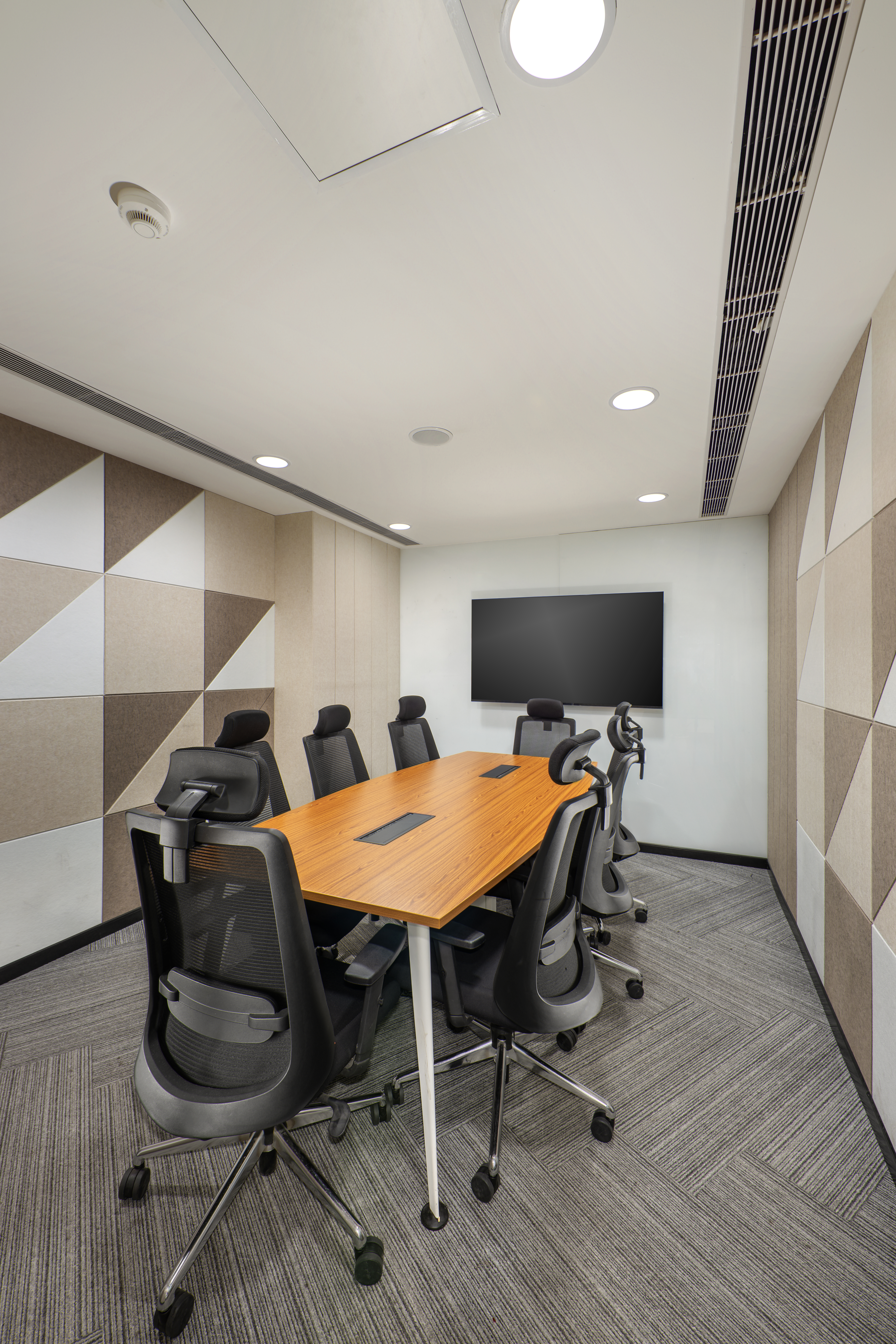 Meeting room at MicroSave Consulting with presentation facilities